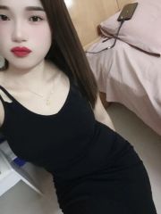 粉嫩逼紧流淫水很清甜