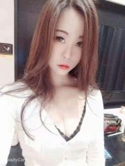 年轻美女人嫩水多，肤白貌美
