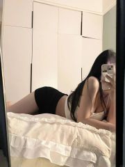 20岁极品小嫩妹乖巧很配合