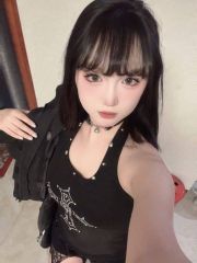 极致的迷恋，灯光的昏暗，低声的娇吟