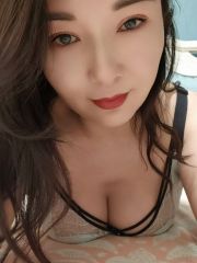 身材饱满少妇