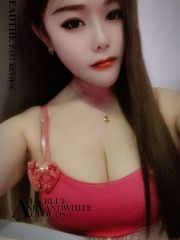 苗条大胸性感身材小妹妹